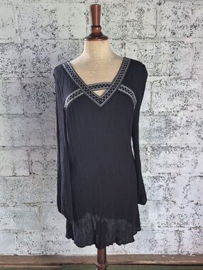 bailey blue Black V-Neck Embroidered Long Sleeve Dress